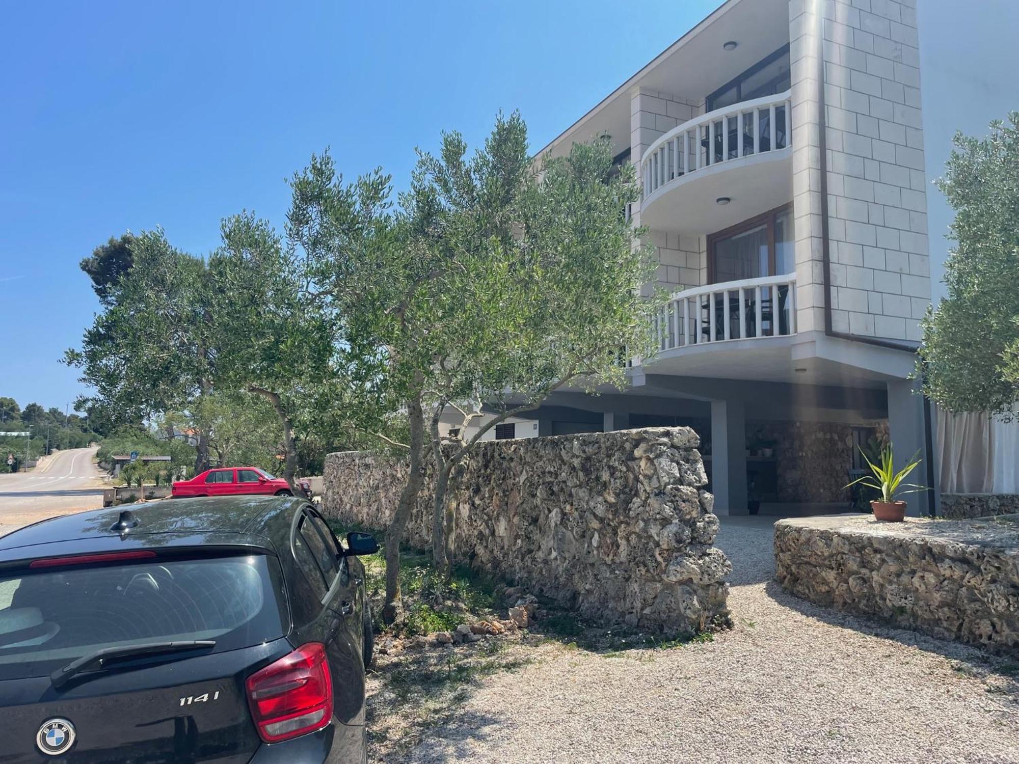 Apartments Ana By The Sea Лумбарда Экстерьер фото