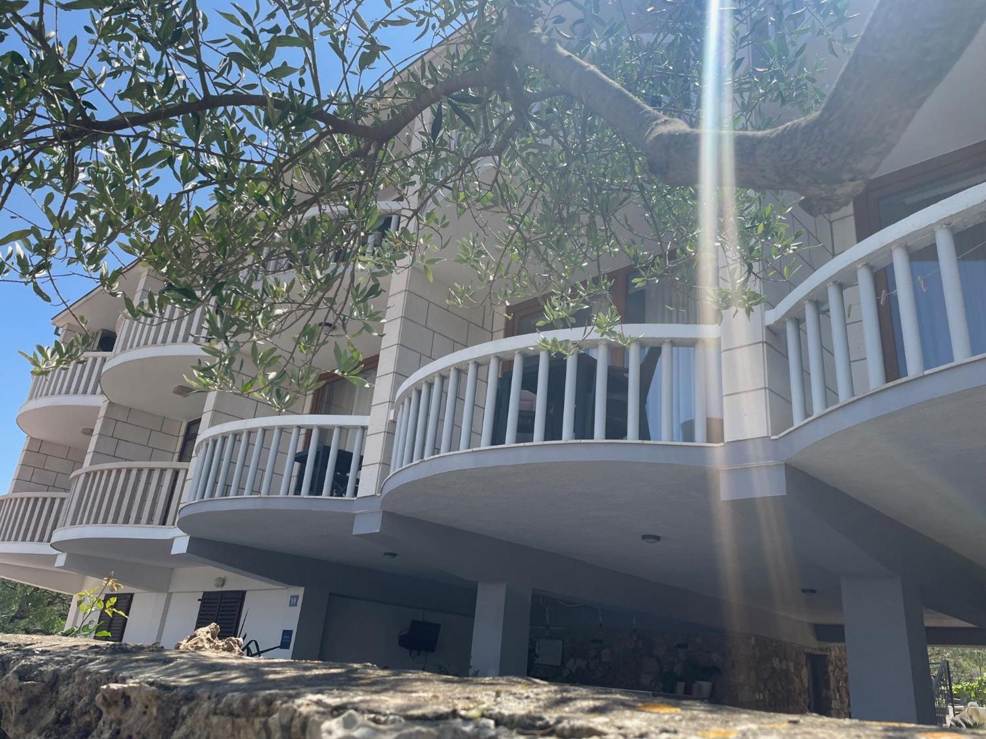 Apartments Ana By The Sea Лумбарда Экстерьер фото